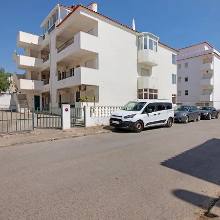 Excellent In Olhos D'agua Apartment